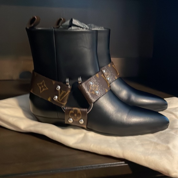 Authentic new flat Louis Vuitton rhapsody ankle boots size 35. - Picture 13 of 16